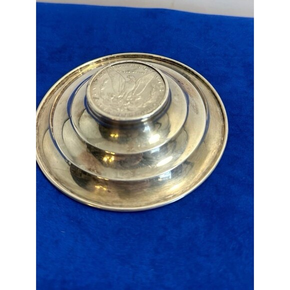 RARE Sterling Silver Ridged Trinket dish with an 1882 Morgan Silver Dollar Base - Picture 6 of 10